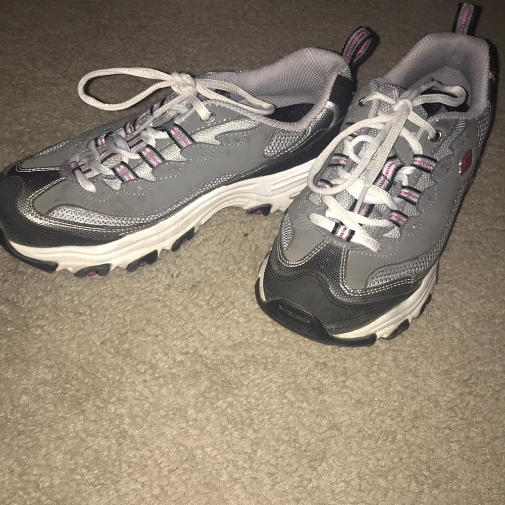 Sketchers Tennis Shoes